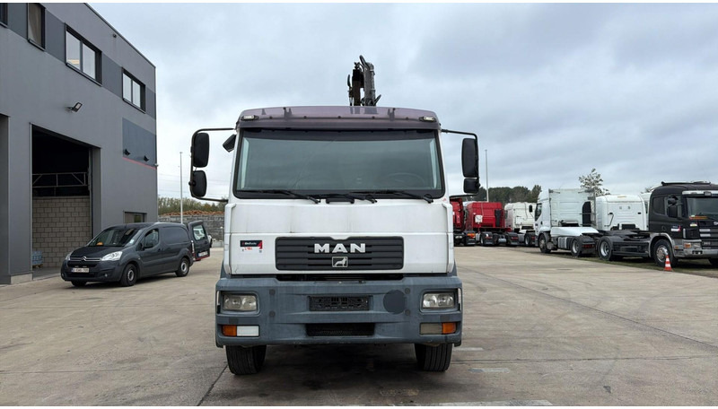 MAN LE 250 (MANUAL PUMP / MANUAL GEARBOX / TIPPER + CRANE / GOOD CONDITION) - מזהיר, משאית מנוף: תמונה 2 MAN LE 250 (MANUAL PUMP / MANUAL GEARBOX / TIPPER + CRANE / GOOD CONDITION) - מזהיר, משאית מנוף: תמונה 2