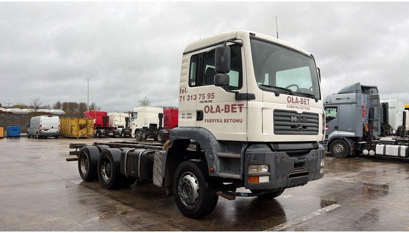 MAN TGA 26.310 (MANUAL PUMP / POMPE MANUELLE / MANUAL GEARBOX / BOITE MANUELLE / LAMES / GRAND PONT / STEEL SUSP.) - משאית עם שלדת תא: תמונה 3 MAN TGA 26.310 (MANUAL PUMP / POMPE MANUELLE / MANUAL GEARBOX / BOITE MANUELLE / LAMES / GRAND PONT / STEEL SUSP.) - משאית עם שלדת תא: תמונה 3