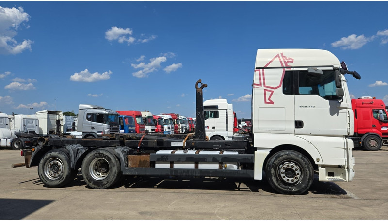 MAN TGA 26.440 (MANUAL GEARBOX / FRONT STEEL / 6X2 / BOITE MANUELLE / DEVANT LAMES) - משאית עם שלדת תא: תמונה 3 MAN TGA 26.440 (MANUAL GEARBOX / FRONT STEEL / 6X2 / BOITE MANUELLE / DEVANT LAMES) - משאית עם שלדת תא: תמונה 3