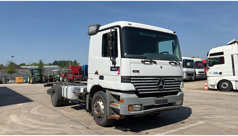 Mercedes-Benz Actros 1835 (LAMES / GRAND PONT / 12000L / V6 / EURO 2) - משאית עם שלדת תא: תמונה 3 Mercedes-Benz Actros 1835 (LAMES / GRAND PONT / 12000L / V6 / EURO 2) - משאית עם שלדת תא: תמונה 3