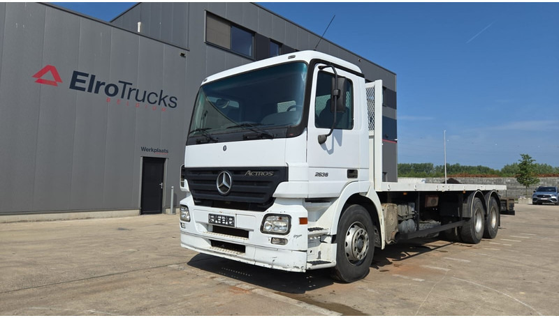 Mercedes-Benz Actros 2636 (6X4 / LAMES / GRAND PONT / MP2 / STEEL SUSP. / BOITE MANUELLE / MANUAL GEARBOX / 9M CHASSIS !!!) - משאית צד נופל/ שטוחה: תמונה 1 Mercedes-Benz Actros 2636 (6X4 / LAMES / GRAND PONT / MP2 / STEEL SUSP. / BOITE MANUELLE / MANUAL GEARBOX / 9M CHASSIS !!!) - משאית צד נופל/ שטוחה: תמונה 1