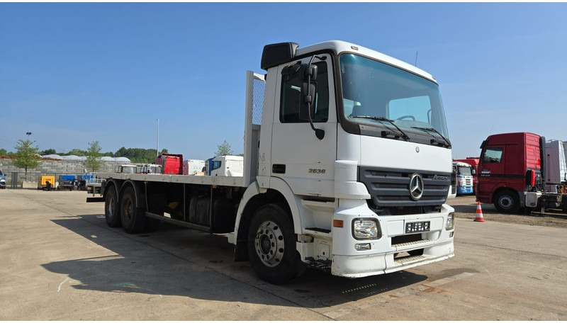 Mercedes-Benz Actros 2636 (6X4 / LAMES / GRAND PONT / MP2 / STEEL SUSP. / BOITE MANUELLE / MANUAL GEARBOX / 9M CHASSIS !!!) - משאית צד נופל/ שטוחה: תמונה 3 Mercedes-Benz Actros 2636 (6X4 / LAMES / GRAND PONT / MP2 / STEEL SUSP. / BOITE MANUELLE / MANUAL GEARBOX / 9M CHASSIS !!!) - משאית צד נופל/ שטוחה: תמונה 3