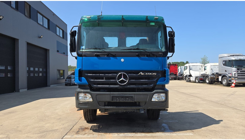 Mercedes-Benz Actros 2636 (MP2 / LAMES / STEEL SUSP. / BOITE MANUELLE / RETARDER !! / TRES PROPRE) - משאית עם שלדת תא: תמונה 2 Mercedes-Benz Actros 2636 (MP2 / LAMES / STEEL SUSP. / BOITE MANUELLE / RETARDER !! / TRES PROPRE) - משאית עם שלדת תא: תמונה 2