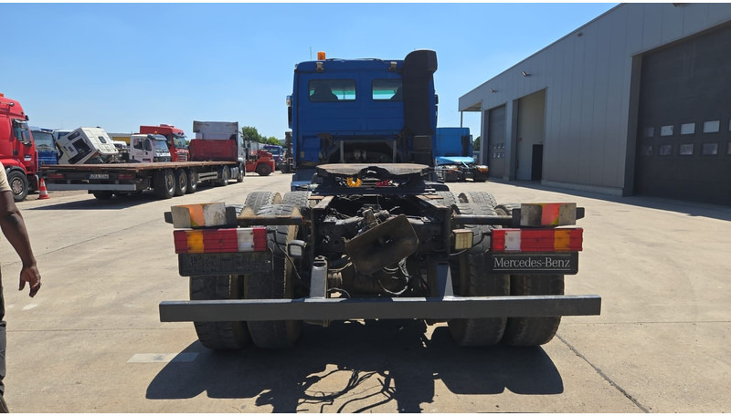 Mercedes-Benz Actros 2641 (LAMES / STEEL SUSP. / EPS / 3 PEDALES / GRAND PONT) - יחידת טרקטור: תמונה 5 Mercedes-Benz Actros 2641 (LAMES / STEEL SUSP. / EPS / 3 PEDALES / GRAND PONT) - יחידת טרקטור: תמונה 5