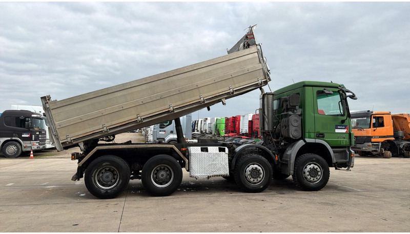 Mercedes-Benz Actros 3246 (EPS / LAMES / GRAND PONT / V6 / MP2 / 3 PEDALES) - מזהיר: תמונה 3 Mercedes-Benz Actros 3246 (EPS / LAMES / GRAND PONT / V6 / MP2 / 3 PEDALES) - מזהיר: תמונה 3