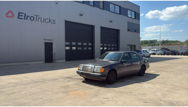Mercedes-Benz E-Klasse 200 (GERMAN CAR / VOITURE D'ALLEMAGNE / ESSENCE / PETROL / MANUAL) - סדאן: תמונה 1 Mercedes-Benz E-Klasse 200 (GERMAN CAR / VOITURE D'ALLEMAGNE / ESSENCE / PETROL / MANUAL) - סדאן: תמונה 1