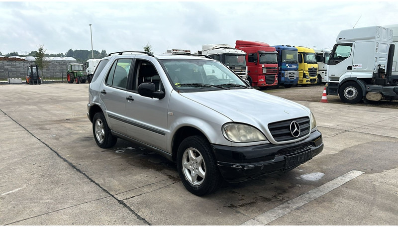 Mercedes-Benz M-Klasse ML 270 CDI - מכונית: תמונה 3 Mercedes-Benz M-Klasse ML 270 CDI - מכונית: תמונה 3