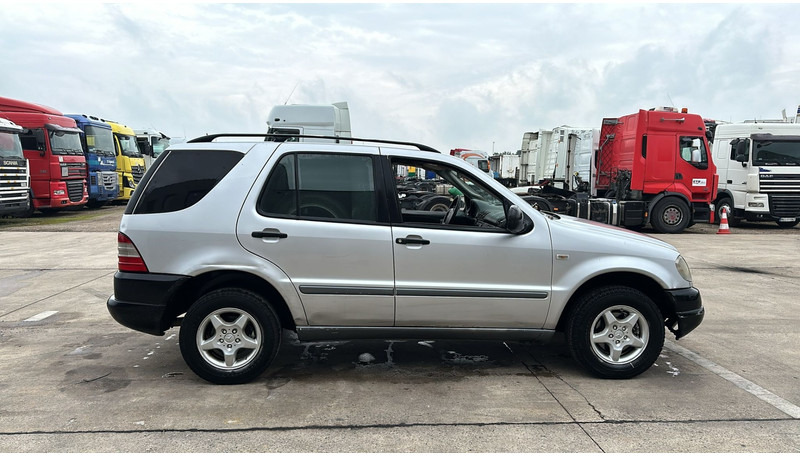 Mercedes-Benz M-Klasse ML 270 CDI - מכונית: תמונה 4 Mercedes-Benz M-Klasse ML 270 CDI - מכונית: תמונה 4
