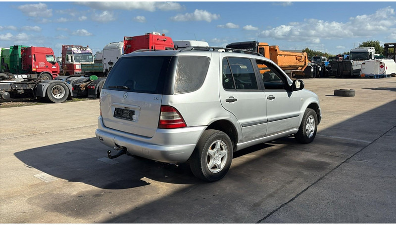 Mercedes-Benz M-Klasse ML 270 CDI - SUV: תמונה 4 Mercedes-Benz M-Klasse ML 270 CDI - SUV: תמונה 4