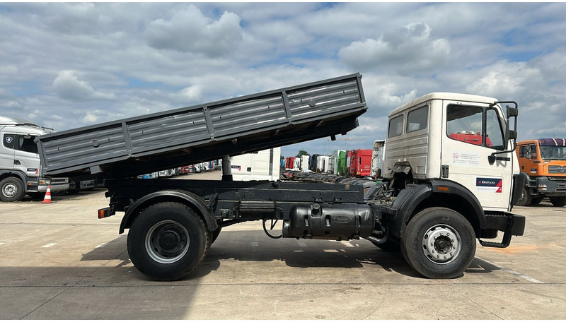 Mercedes-Benz SK 1722 (LAMES / GRAND PONT / V6 / BOITE MANUELLE / POMPE MANUELLE) - מזהיר: תמונה 4 Mercedes-Benz SK 1722 (LAMES / GRAND PONT / V6 / BOITE MANUELLE / POMPE MANUELLE) - מזהיר: תמונה 4