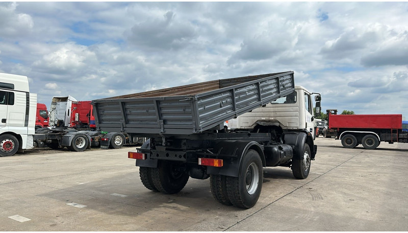 Mercedes-Benz SK 1722 (LAMES / GRAND PONT / V6 / BOITE MANUELLE / POMPE MANUELLE) - מזהיר: תמונה 5 Mercedes-Benz SK 1722 (LAMES / GRAND PONT / V6 / BOITE MANUELLE / POMPE MANUELLE) - מזהיר: תמונה 5