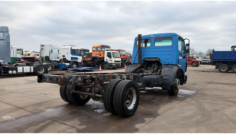 Mercedes-Benz SK 1722 (V6 / LAMES / STEEL SUSP. / BOITE MANUELLE / MANUAL GEARBOX) - משאית עם שלדת תא: תמונה 4 Mercedes-Benz SK 1722 (V6 / LAMES / STEEL SUSP. / BOITE MANUELLE / MANUAL GEARBOX) - משאית עם שלדת תא: תמונה 4