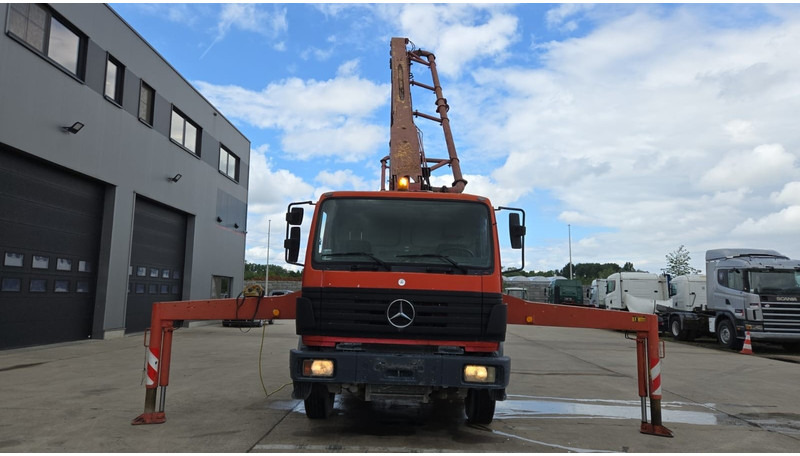 Mercedes-Benz SK 1824 (V6 / LAMES / GRAND PONT / PUTZMEISTER 24M/ JOYSTICK / RADIO) - משאית משאבת בטון: תמונה 5 Mercedes-Benz SK 1824 (V6 / LAMES / GRAND PONT / PUTZMEISTER 24M/ JOYSTICK / RADIO) - משאית משאבת בטון: תמונה 5