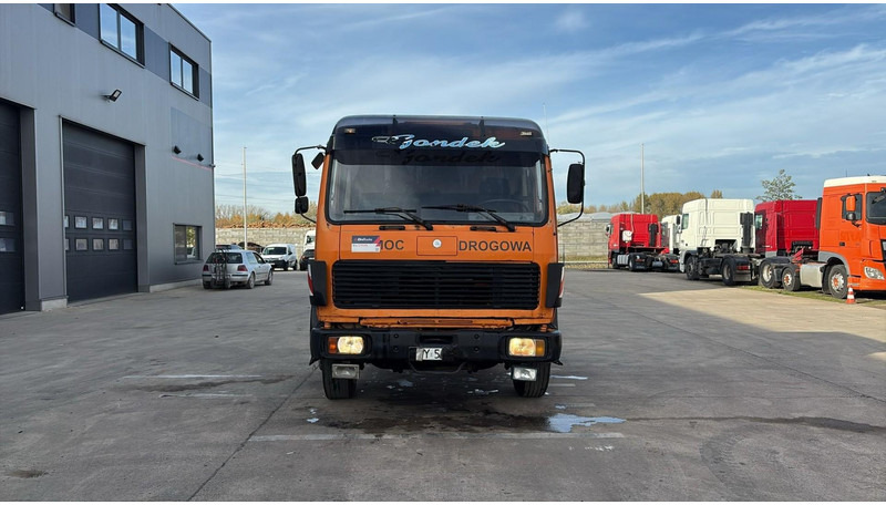 Mercedes-Benz SK 2222 (V6 / FULL STEEL / LAMES / BOITE MANUELLE / POMPE MANUELLE / 8 ROUES / 6X2) - משאית עם שלדת תא: תמונה 2 Mercedes-Benz SK 2222 (V6 / FULL STEEL / LAMES / BOITE MANUELLE / POMPE MANUELLE / 8 ROUES / 6X2) - משאית עם שלדת תא: תמונה 2