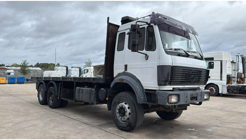 Mercedes-Benz SK 2638 (LAMES / GRAND PONT / V8 AVEC 2X TURBO / BIG AXLE / STEEL SUSP.) - משאית צד נופל/ שטוחה: תמונה 2 Mercedes-Benz SK 2638 (LAMES / GRAND PONT / V8 AVEC 2X TURBO / BIG AXLE / STEEL SUSP.) - משאית צד נופל/ שטוחה: תמונה 2