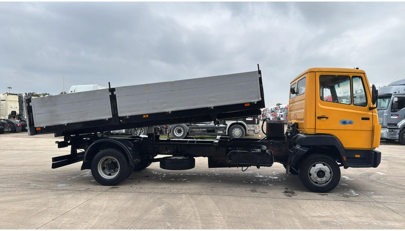 Mercedes-Benz SK 814 (MANUAL PUMP / POMPE MANUELLE / LAMES) - מזהיר: תמונה 3 Mercedes-Benz SK 814 (MANUAL PUMP / POMPE MANUELLE / LAMES) - מזהיר: תמונה 3