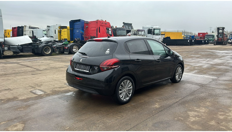 Peugeot 208 (BELGIAN CAR / AIRCO / 5 DOORS / PETROL) - האצ'בק: תמונה 5 Peugeot 208 (BELGIAN CAR / AIRCO / 5 DOORS / PETROL) - האצ'בק: תמונה 5