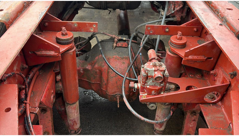 יחידת טרקטור Renault R 385 Major (2 CULASSE / LAMES / GRAND PONT / STEEL SUSP. / MANUAL PUMP / POMPE MANUELLE): תמונה 13 יחידת טרקטור Renault R 385 Major (2 CULASSE / LAMES / GRAND PONT / STEEL SUSP. / MANUAL PUMP / POMPE MANUELLE): תמונה 13