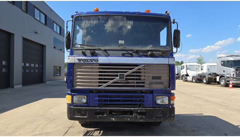 Volvo F 12 - 360 (FULL STEEL SUSPENSION / MANUAL PUMP / SUSP. LAMES / 6X2) - משאית עם שלדת תא: תמונה 2 Volvo F 12 - 360 (FULL STEEL SUSPENSION / MANUAL PUMP / SUSP. LAMES / 6X2) - משאית עם שלדת תא: תמונה 2