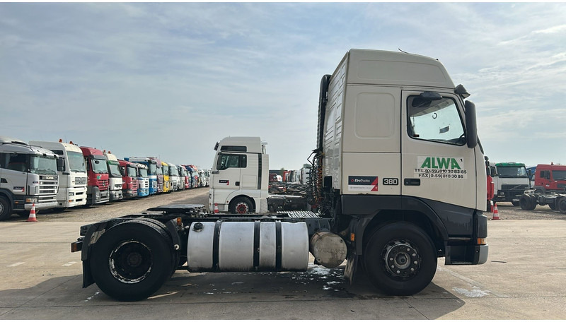 Volvo FH 12.380 (BOITE MANUELLE / MANUAL GEARBOX / EURO 2 / PTO) - יחידת טרקטור: תמונה 3 Volvo FH 12.380 (BOITE MANUELLE / MANUAL GEARBOX / EURO 2 / PTO) - יחידת טרקטור: תמונה 3