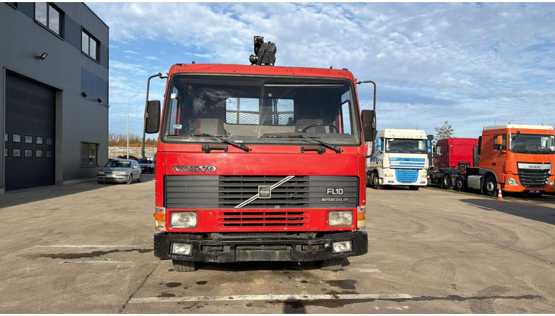 Volvo FL 10 - 320 (MANUAL PUMP / STEEL SUSP. / CRANE / LAMES / POMPE MANUELLE) - משאית צד נופל/ שטוחה, משאית מנוף: תמונה 2 Volvo FL 10 - 320 (MANUAL PUMP / STEEL SUSP. / CRANE / LAMES / POMPE MANUELLE) - משאית צד נופל/ שטוחה, משאית מנוף: תמונה 2