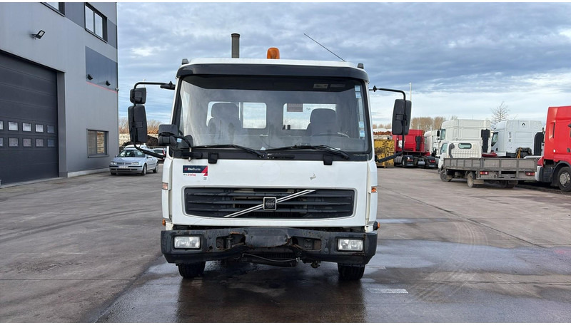 Volvo FL 220 (BELGIAN TRUCK / CAMION BELGE / MANUAL GEARBOX) - משאית עם שלדת תא: תמונה 2 Volvo FL 220 (BELGIAN TRUCK / CAMION BELGE / MANUAL GEARBOX) - משאית עם שלדת תא: תמונה 2
