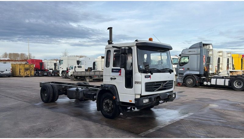 Volvo FL 220 (BELGIAN TRUCK / CAMION BELGE / MANUAL GEARBOX) - משאית עם שלדת תא: תמונה 3 Volvo FL 220 (BELGIAN TRUCK / CAMION BELGE / MANUAL GEARBOX) - משאית עם שלדת תא: תמונה 3