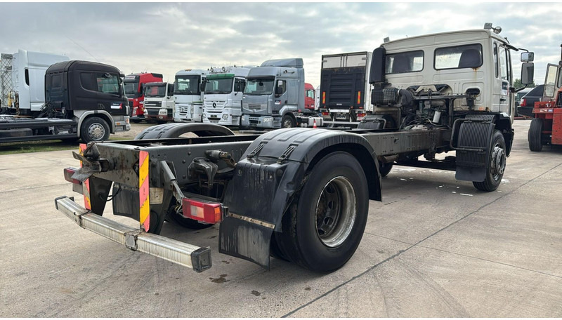 Volvo FL 220 (FULL STEEL SUSP. / 10 BOLTS / 18 TONS / VERY CLEAN CHASSIS !!! / CHASSIS 5.50M LENGHT) - משאית עם שלדת תא: תמונה 4 Volvo FL 220 (FULL STEEL SUSP. / 10 BOLTS / 18 TONS / VERY CLEAN CHASSIS !!! / CHASSIS 5.50M LENGHT) - משאית עם שלדת תא: תמונה 4