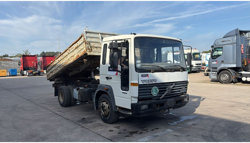 Volvo FL 6 - 8 (MANUAL PUMP / POMPE MANUELLE) - מזהיר: תמונה 2 Volvo FL 6 - 8 (MANUAL PUMP / POMPE MANUELLE) - מזהיר: תמונה 2