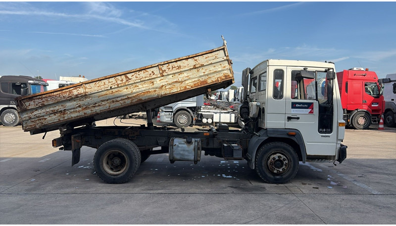 Volvo FL 6 - 8 (MANUAL PUMP / POMPE MANUELLE) - מזהיר: תמונה 3 Volvo FL 6 - 8 (MANUAL PUMP / POMPE MANUELLE) - מזהיר: תמונה 3