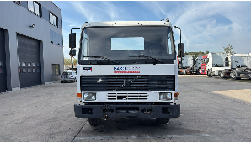 Volvo FL 7 (6X4 / LAMES / POMPE MANUELLE / MANUAL PUMP / STEEL SUSP.) - משאית עם שלדת תא: תמונה 2 Volvo FL 7 (6X4 / LAMES / POMPE MANUELLE / MANUAL PUMP / STEEL SUSP.) - משאית עם שלדת תא: תמונה 2