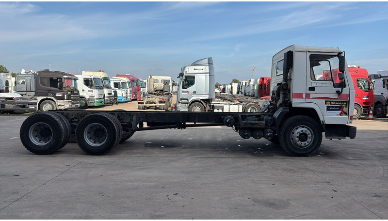 Volvo FL 7 (6X4 / LAMES / POMPE MANUELLE / MANUAL PUMP / STEEL SUSP.) - משאית עם שלדת תא: תמונה 4 Volvo FL 7 (6X4 / LAMES / POMPE MANUELLE / MANUAL PUMP / STEEL SUSP.) - משאית עם שלדת תא: תמונה 4
