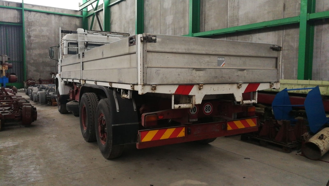 Iveco 190.26 RHD - משאית צד נופל/ שטוחה: תמונה 1 Iveco 190.26 RHD - משאית צד נופל/ שטוחה: תמונה 1