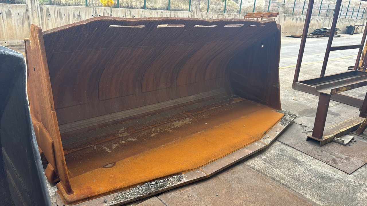 KOMATSU WA500 Loading Bucket - דלי מעמיס: תמונה 1 KOMATSU WA500 Loading Bucket - דלי מעמיס: תמונה 1