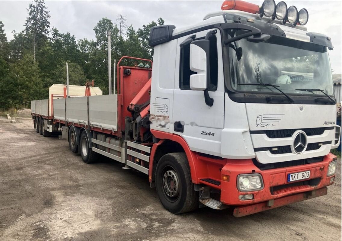 Mercedes-Benz 2544L Ekipage - משאית צד נופל/ שטוחה, משאית מנוף: תמונה 1 Mercedes-Benz 2544L Ekipage - משאית צד נופל/ שטוחה, משאית מנוף: תמונה 1