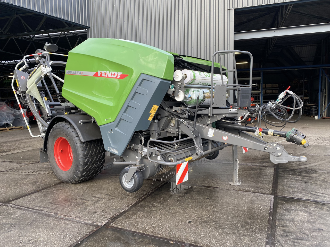 Fendt 130F Combi - עוטף צרור: תמונה 1 Fendt 130F Combi - עוטף צרור: תמונה 1