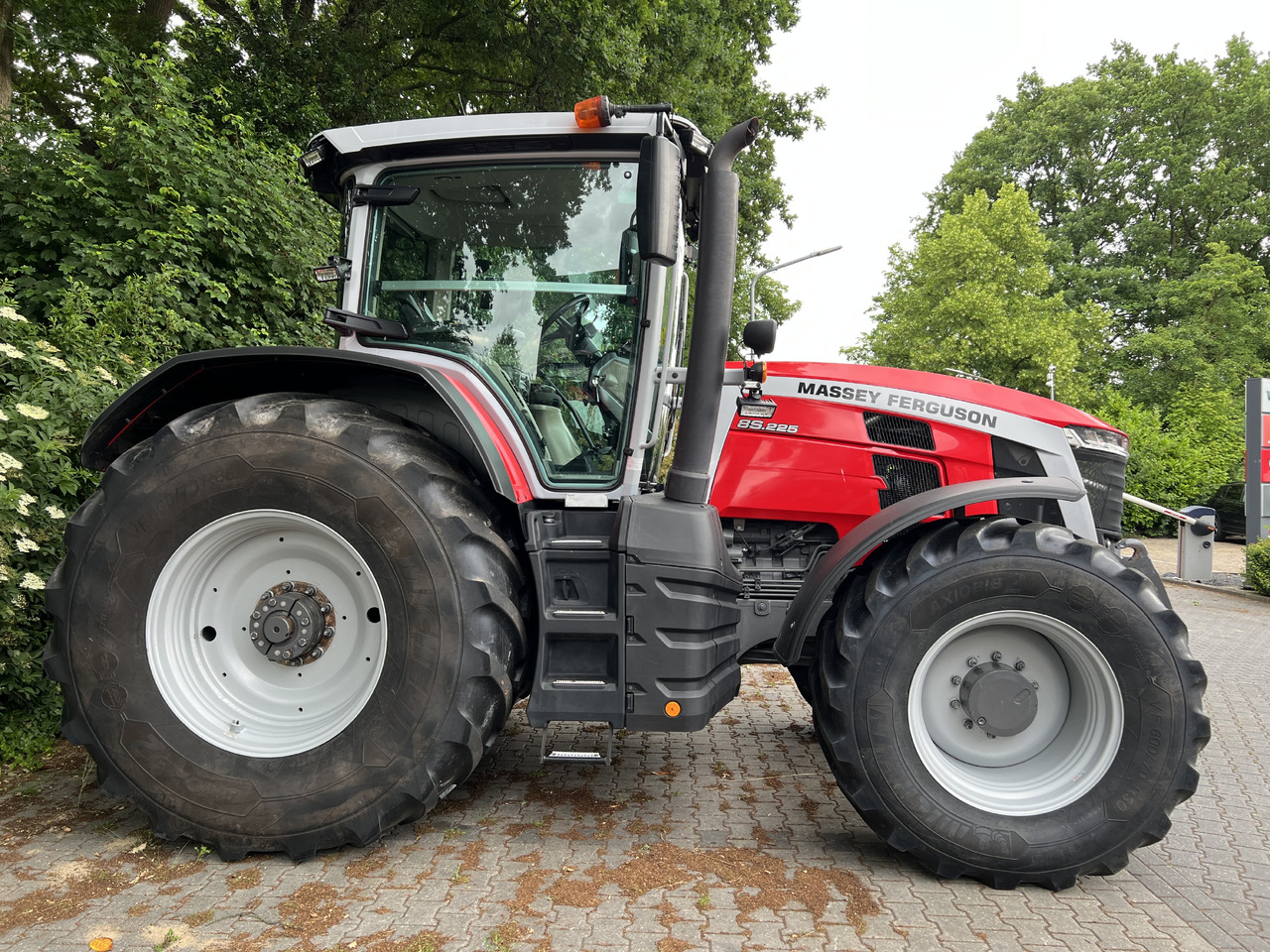 Massey Ferguson 8S.225 Dyne E-power - טרקטור חקלאי: תמונה 4 Massey Ferguson 8S.225 Dyne E-power - טרקטור חקלאי: תמונה 4
