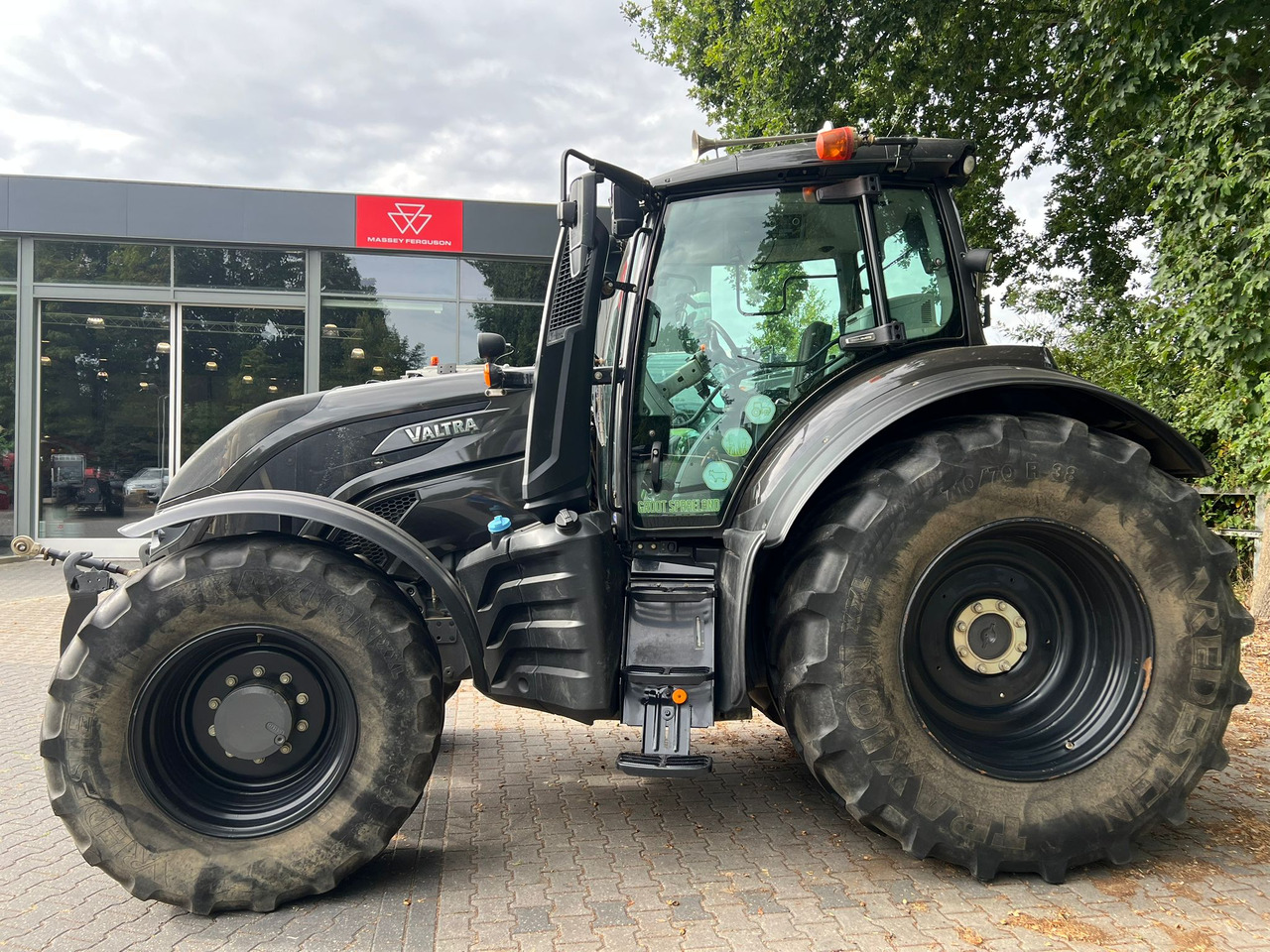 Valtra T174 Versu - טרקטור חקלאי: תמונה 2 Valtra T174 Versu - טרקטור חקלאי: תמונה 2