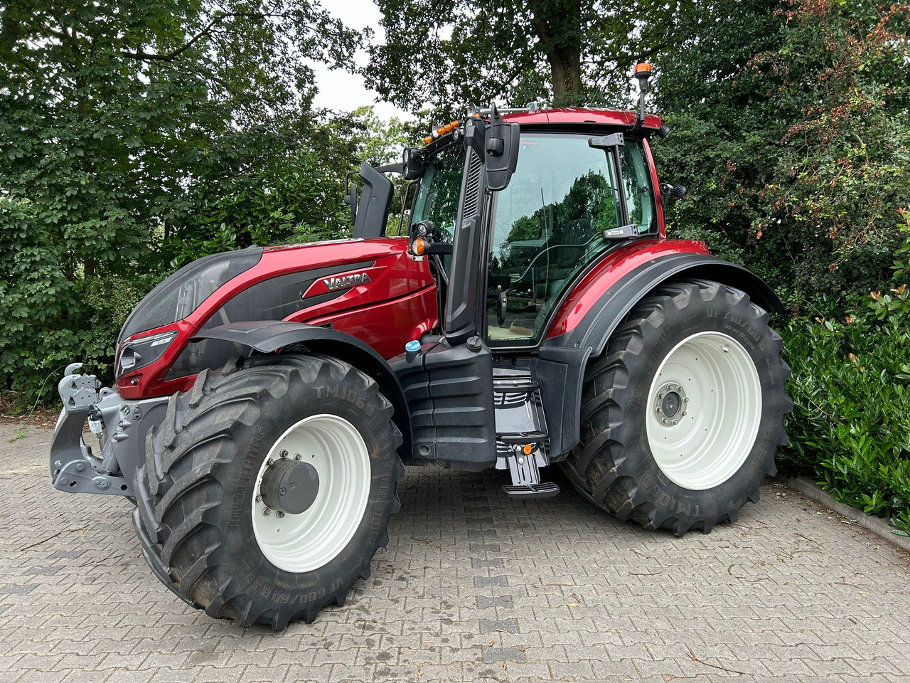 Valtra T214 Direct - טרקטור חקלאי: תמונה 1 Valtra T214 Direct - טרקטור חקלאי: תמונה 1