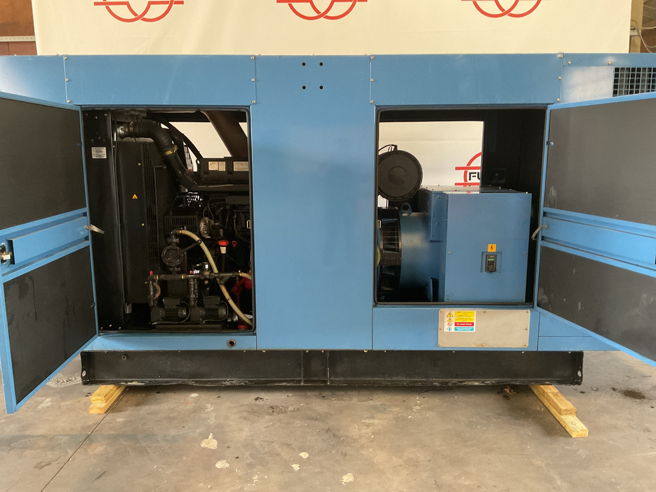 Volvo 500KVA, Generatorset. Like brand new. 98 Running hours since new! - ערכת גנרטורים: תמונה 1 Volvo 500KVA, Generatorset. Like brand new. 98 Running hours since new! - ערכת גנרטורים: תמונה 1