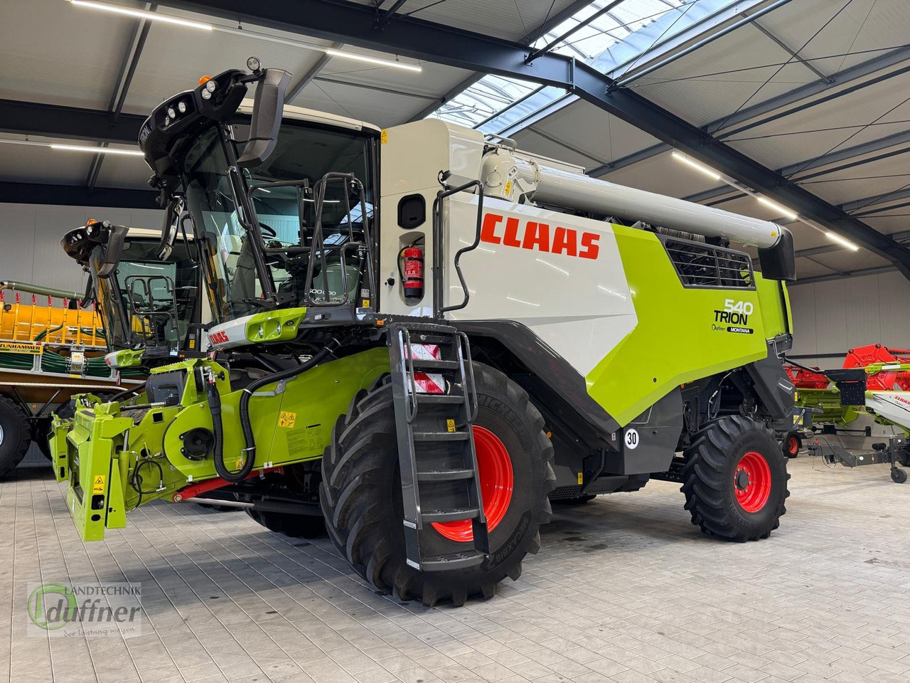 CLAAS Trion 540 Montana - מקצרת קומבינה: תמונה 1 CLAAS Trion 540 Montana - מקצרת קומבינה: תמונה 1