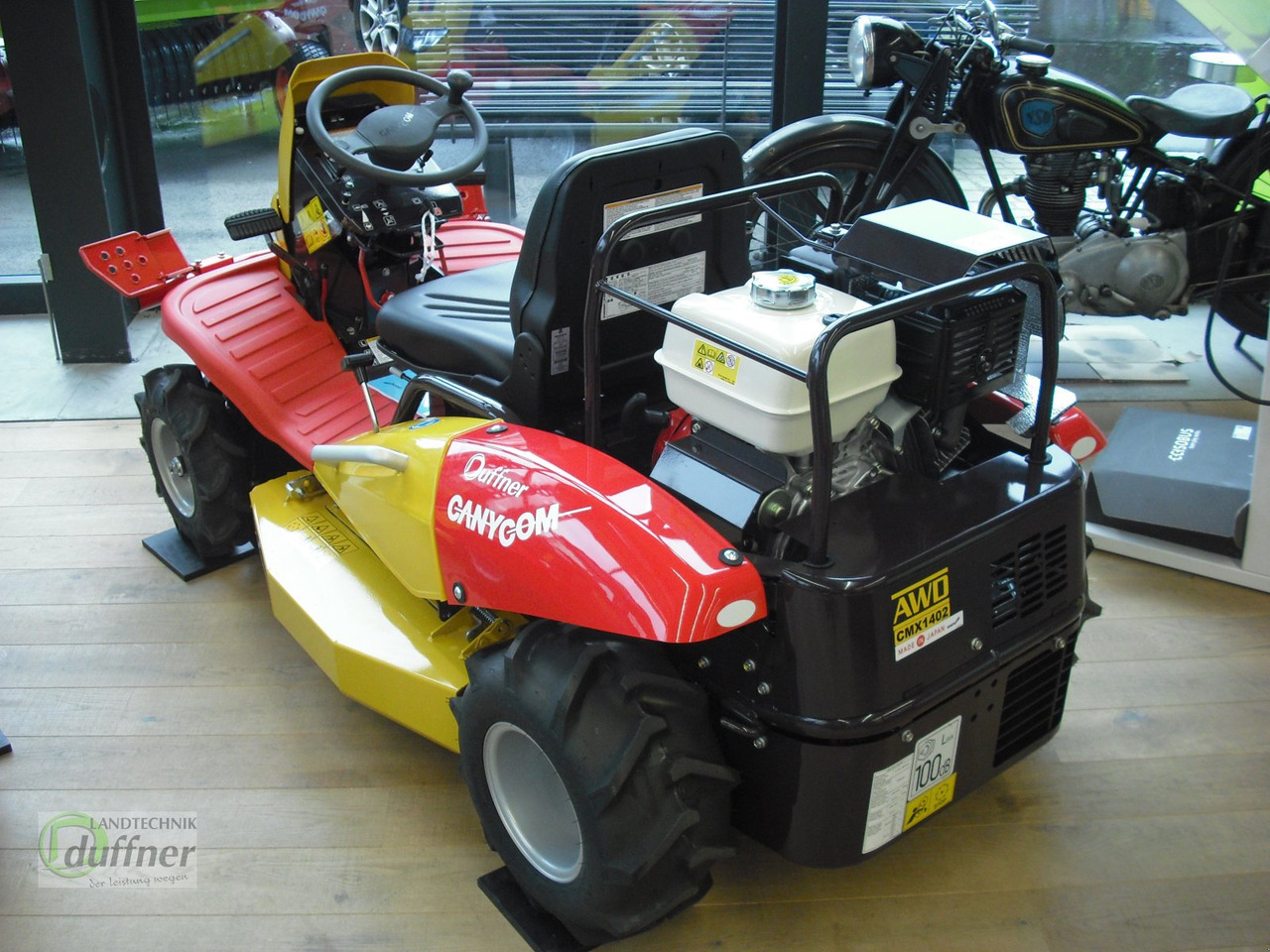 Canycom CMX 1402 - מכסחת גינה: תמונה 2 Canycom CMX 1402 - מכסחת גינה: תמונה 2