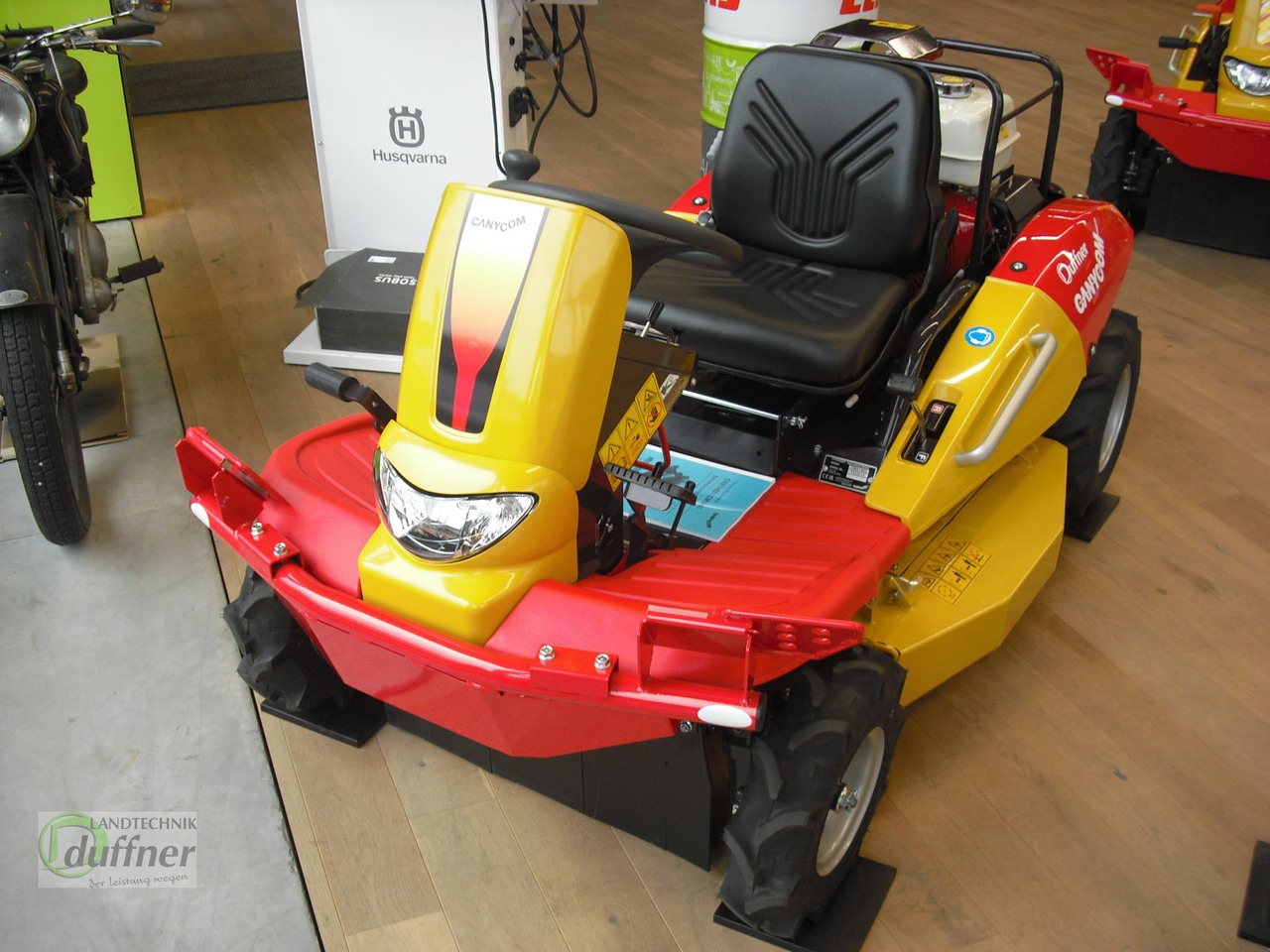 Canycom CMX 1402 - מכסחת גינה: תמונה 1 Canycom CMX 1402 - מכסחת גינה: תמונה 1
