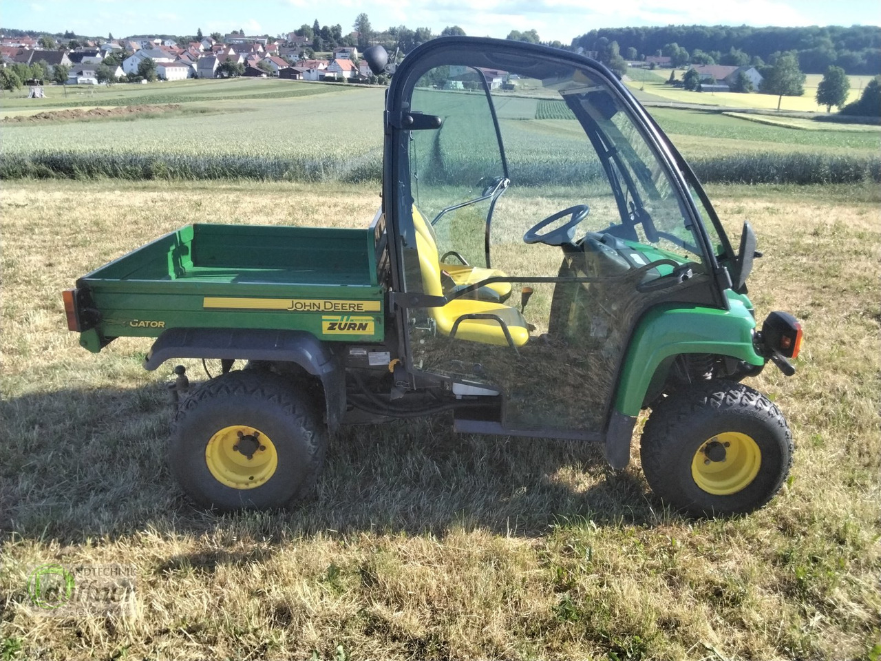 John Deere Gator 4X2 - רכב שטח/ טרקטורון: תמונה 1 John Deere Gator 4X2 - רכב שטח/ טרקטורון: תמונה 1