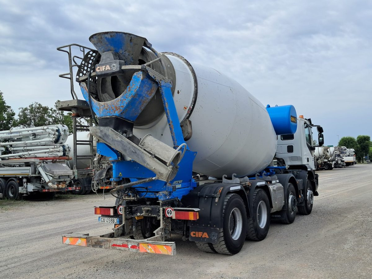 IVECO TRAKKER 500 CIFA RY1300 - משאית מערבלת בטון: תמונה 2 IVECO TRAKKER 500 CIFA RY1300 - משאית מערבלת בטון: תמונה 2