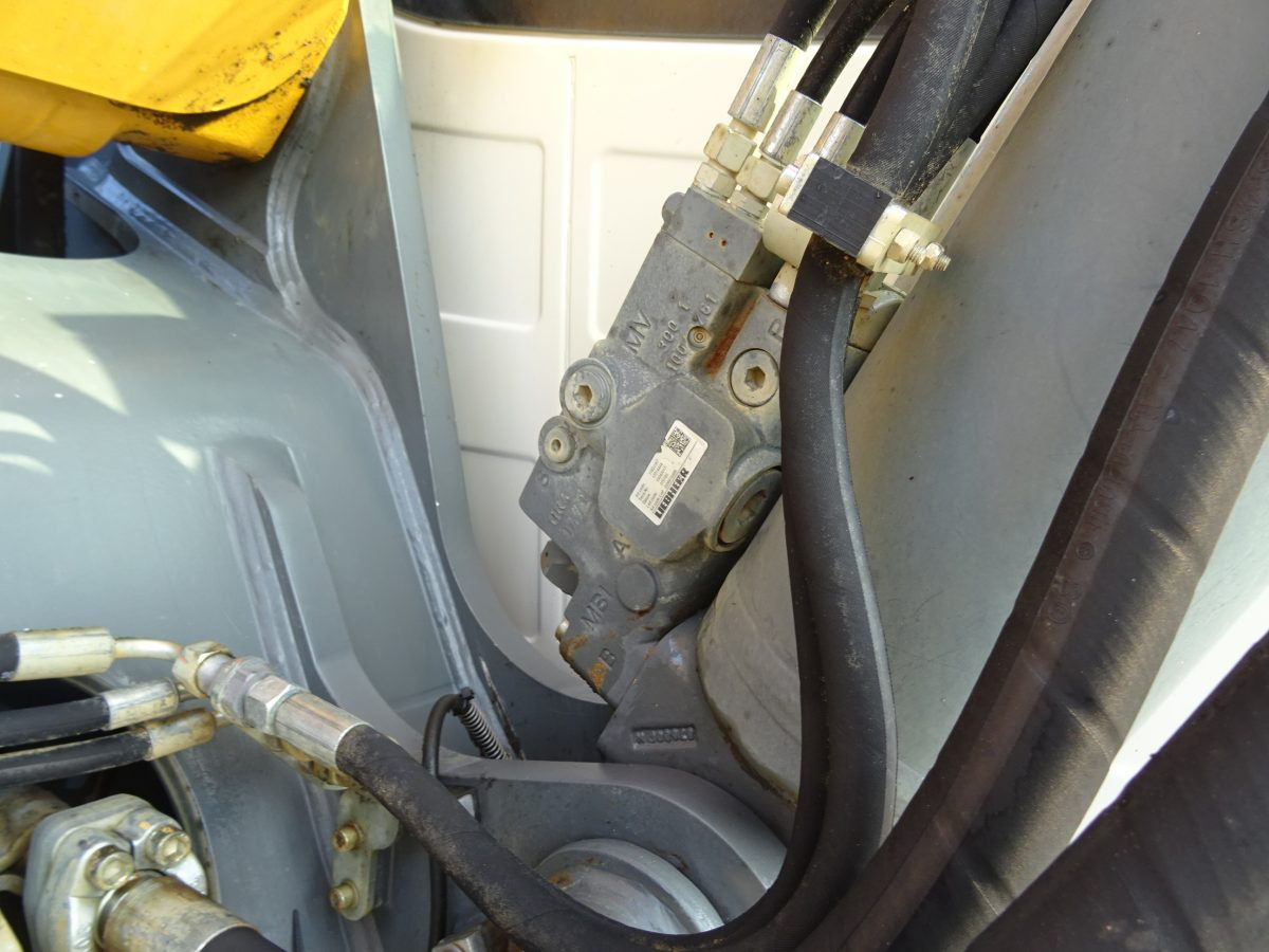 מחפר סורק LIEBHERR R936 NLC: תמונה 16