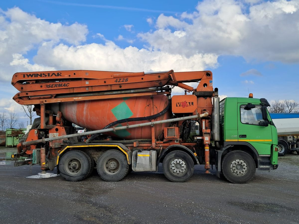 VOLVO FM 84R 440 SERMAC 4Z28 - משאית משאבת מערבל: תמונה 1 VOLVO FM 84R 440 SERMAC 4Z28 - משאית משאבת מערבל: תמונה 1