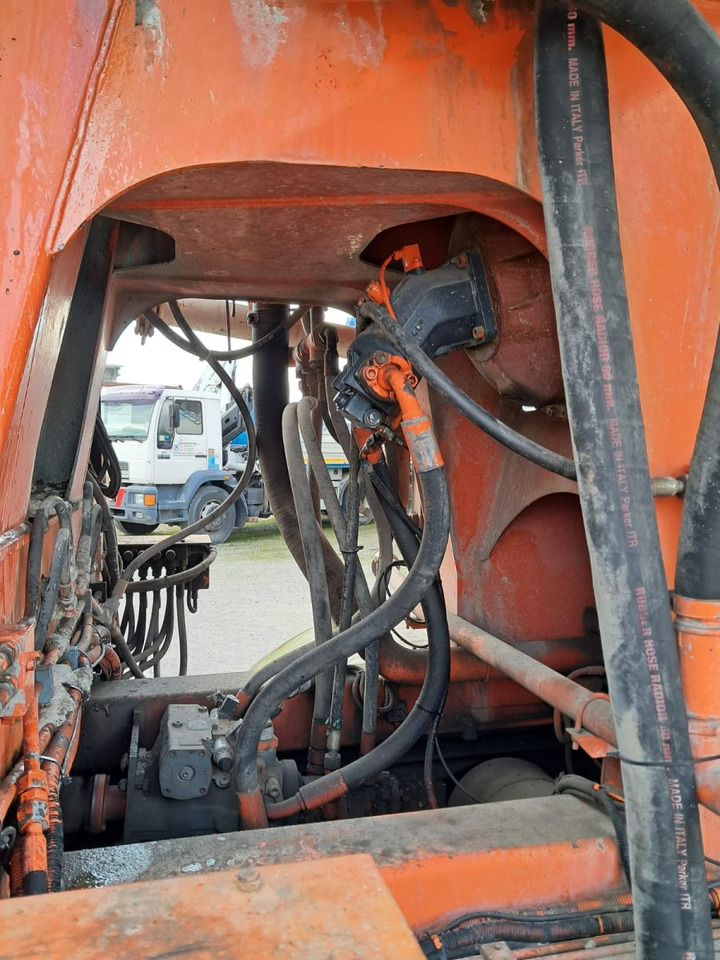 VOLVO FM 84R 440 SERMAC 4Z28 - משאית משאבת מערבל: תמונה 5 VOLVO FM 84R 440 SERMAC 4Z28 - משאית משאבת מערבל: תמונה 5