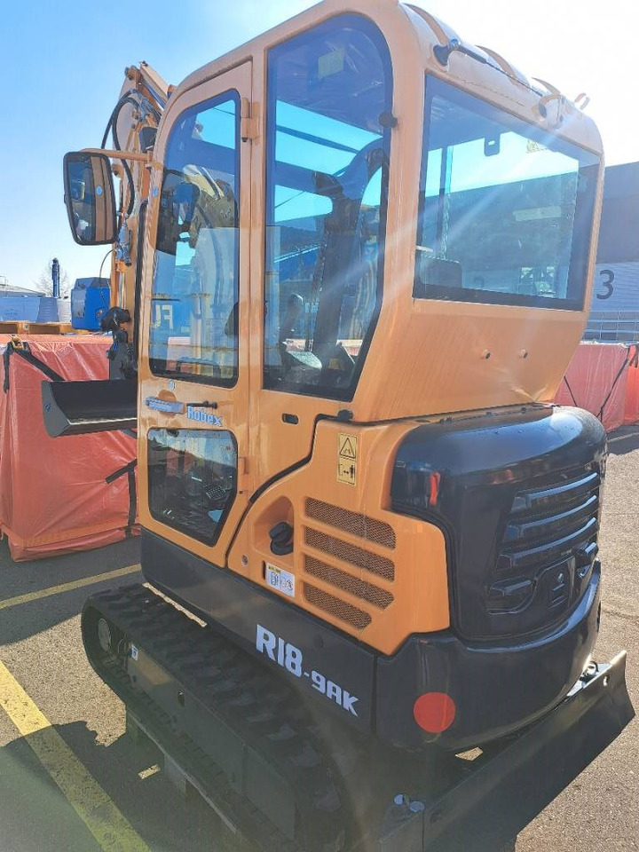 Hyundai R18-9AK - מיני מחפר: תמונה 5 Hyundai R18-9AK - מיני מחפר: תמונה 5