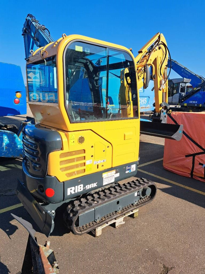 Hyundai R18-9AK - מיני מחפר: תמונה 3 Hyundai R18-9AK - מיני מחפר: תמונה 3